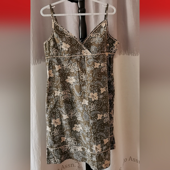 H&M Dresses & Skirts - 2 for 30$..H&M Floral Paisley Dress.Ptp:19"